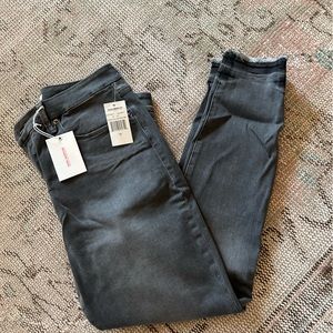 Good American good legs crop fray hem